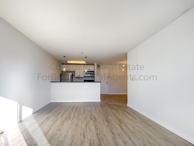 Foto del edificio - 6400 Christie Ave