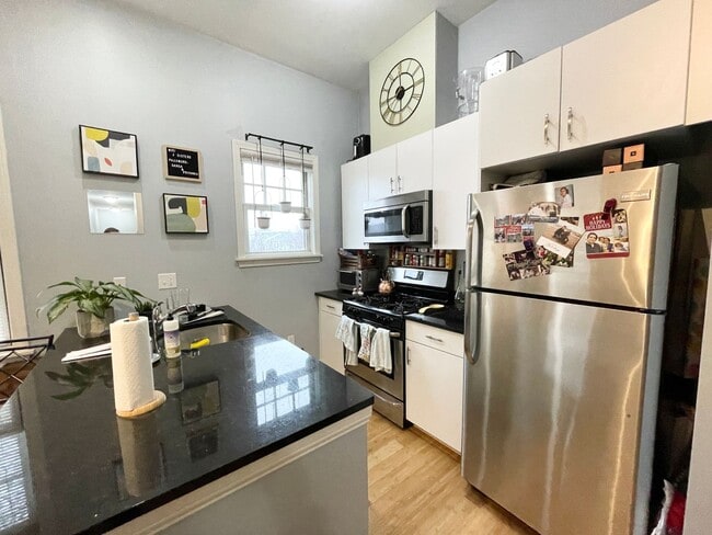 Building Photo - South Boston 2bed / 2bath available Sept 1st $3600