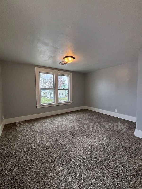 Foto del edificio - 703 E 4th St