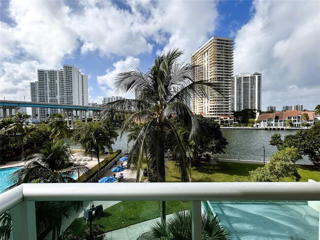 Foto del edificio - 19390 Collins Ave