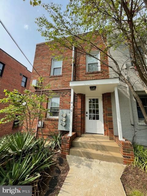 main entrance - 410 Evarts St NE