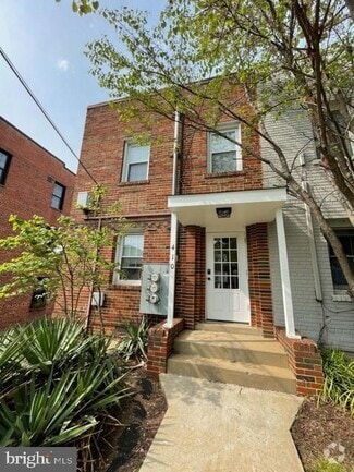 Building Photo - 410 Evarts St NE