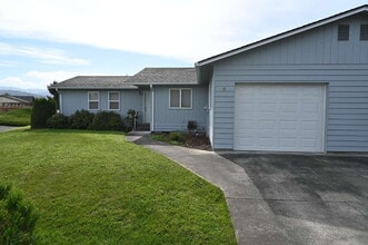 Building Photo - 152 Trowbridge Ct
