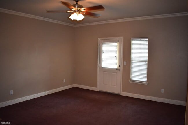 Building Photo - 2 br, 2 bath Apartment - The Corners B3