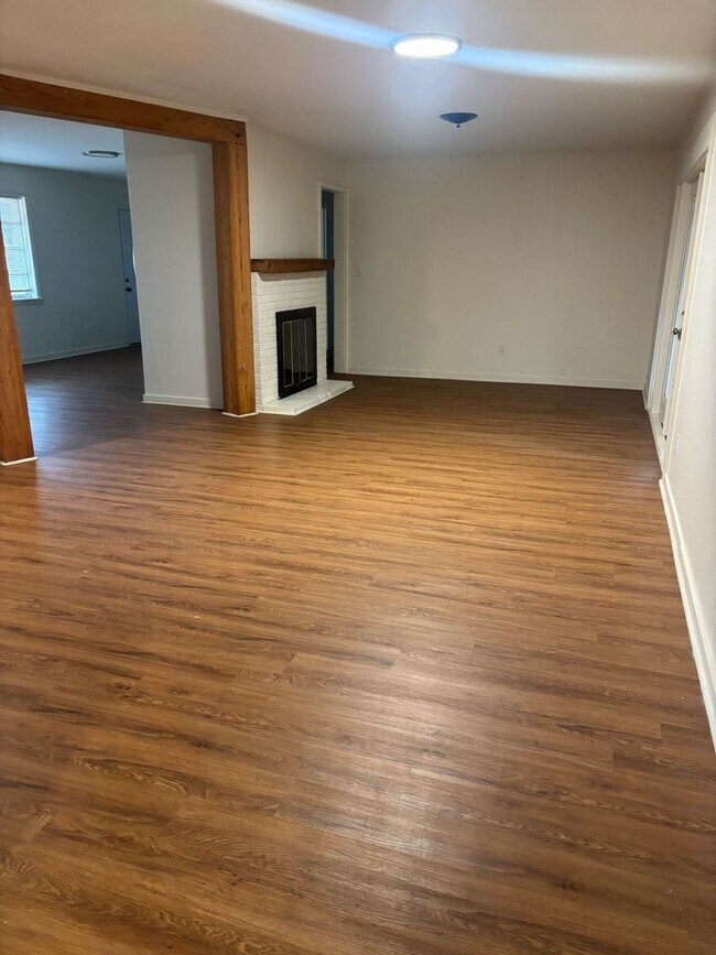 Foto del edificio - Great 4 bed 2 bath home located in Canton