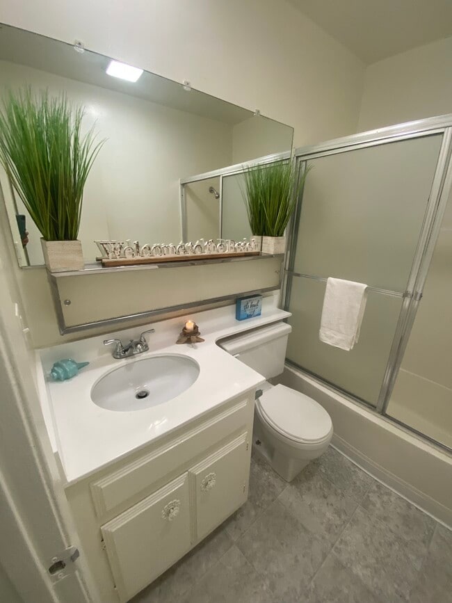 Building Photo - The Grecian Terrace Apartments