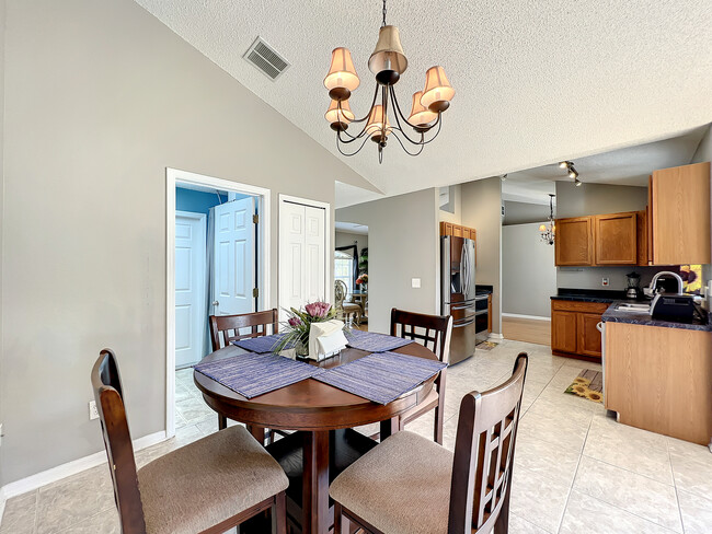 Breakfast nook - 1812 Crownwood Dr