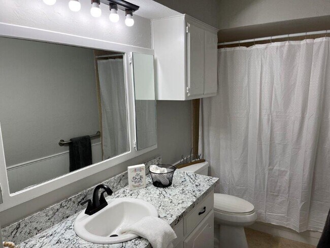 Building Photo - Remodeled , modern and lots of New in Moor...