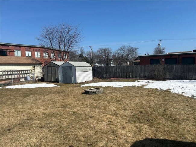 Building Photo - 60 Field St