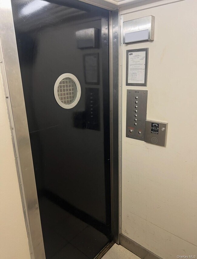 Foto del edificio - 89-20 55th Ave