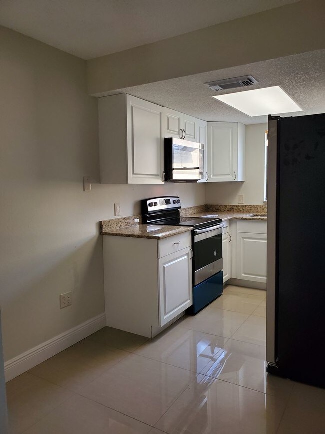 Building Photo - Gorgeous home in Jasmine Trails Port Richey