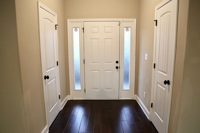 Building Photo - 4 Bedroom 2.5 Bath in Crawford Creek