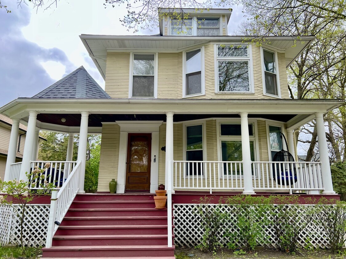 Primary Photo - 240 Forest Ave