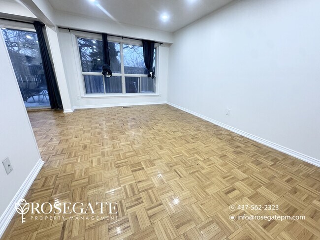 Photo du bâtiment - Spacious 3-Bedroom Condo Townhouse with Garage, Backyard & Internet Included – Brampton