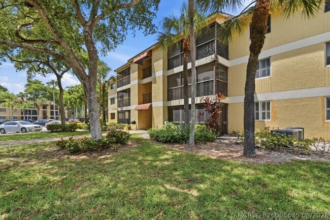 Building Photo - 3017 N Oakland Forest Dr