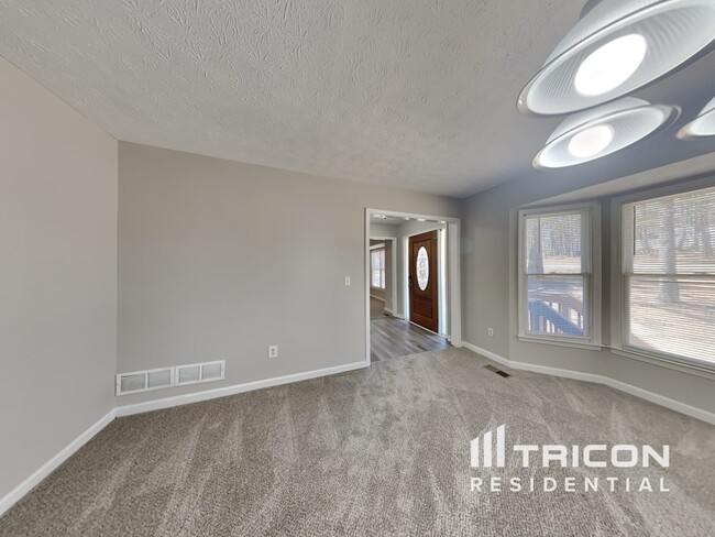 Foto del edificio - 220 Cypress Cir
