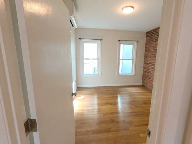 Foto del edificio - 2.0 bedroom in Somerville Massachusetts 02145