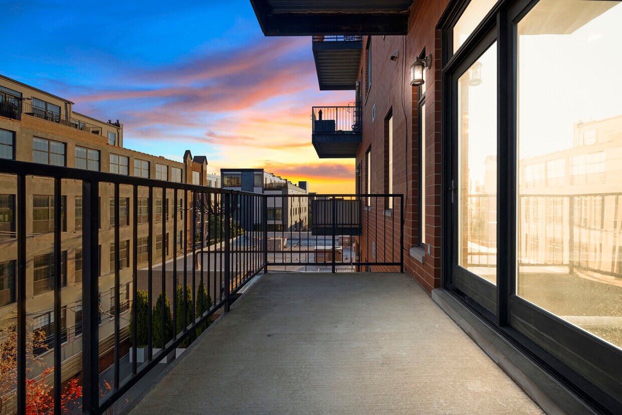 Foto principal - 1355 W Washington Blvd