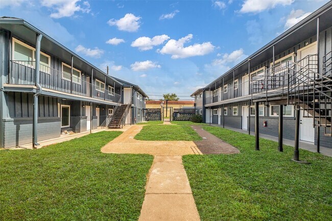 Building Photo - 4706 Yellowstone Blvd