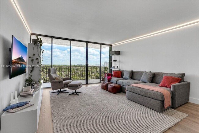 Foto del edificio - 780 NE 69th St