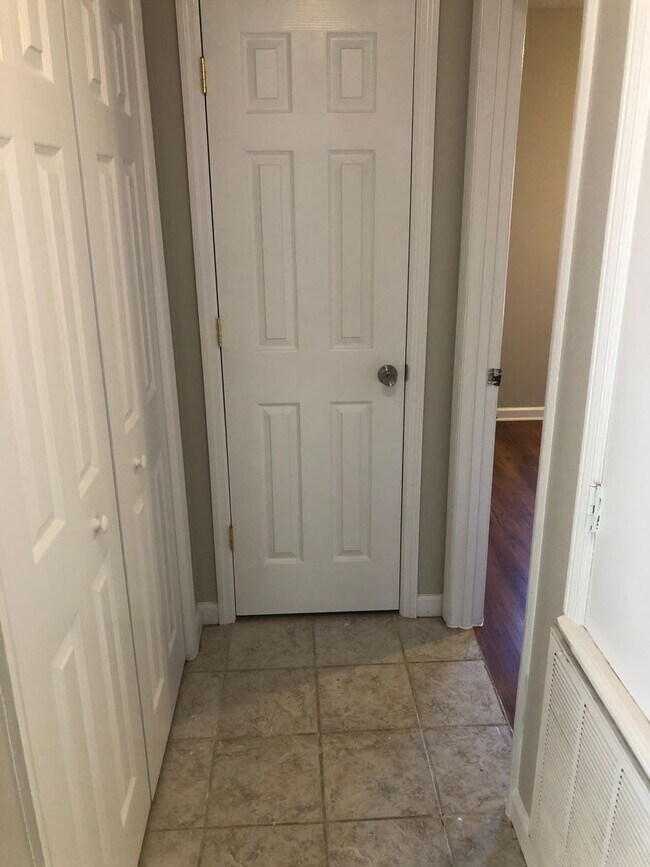 Building Photo - 3Bed/2Bath Available!