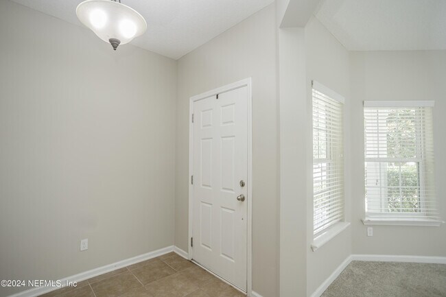Foto del edificio - 235 Taylor Ridge Ave