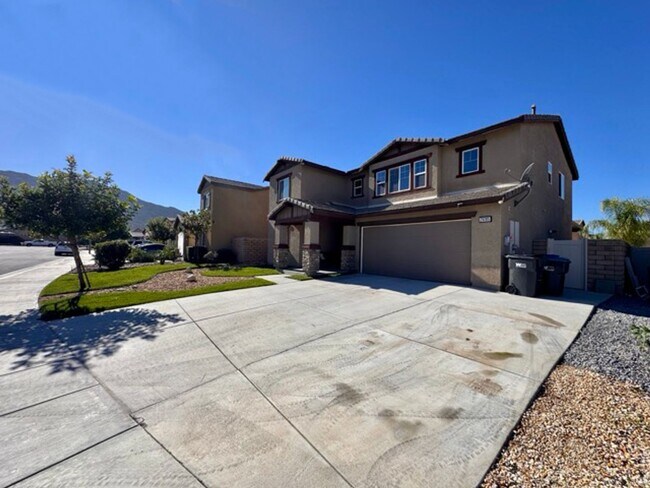 Foto del edificio - Stunning 4 Bedroom Cul-De-Sac Home with Loft located in Winchester!