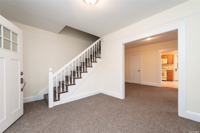 Building Photo - 92 Summers St