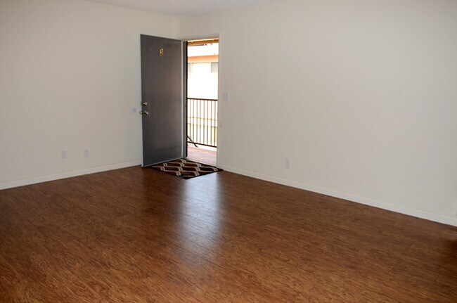 Front door going into living room - 1220 N Park Western Dr