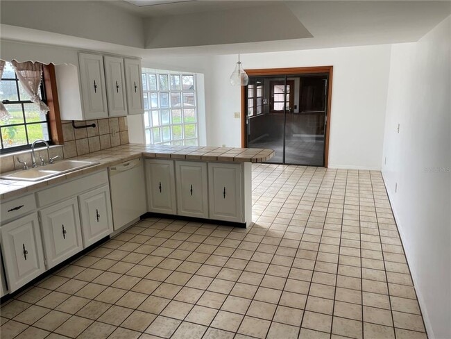 Foto del edificio - 2727 Massee Rd