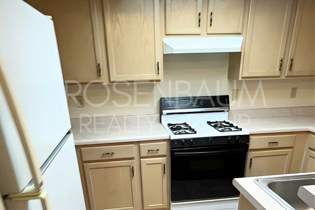 Building Photo - Charming 2-bedrooms, 2-baths duplex home p...