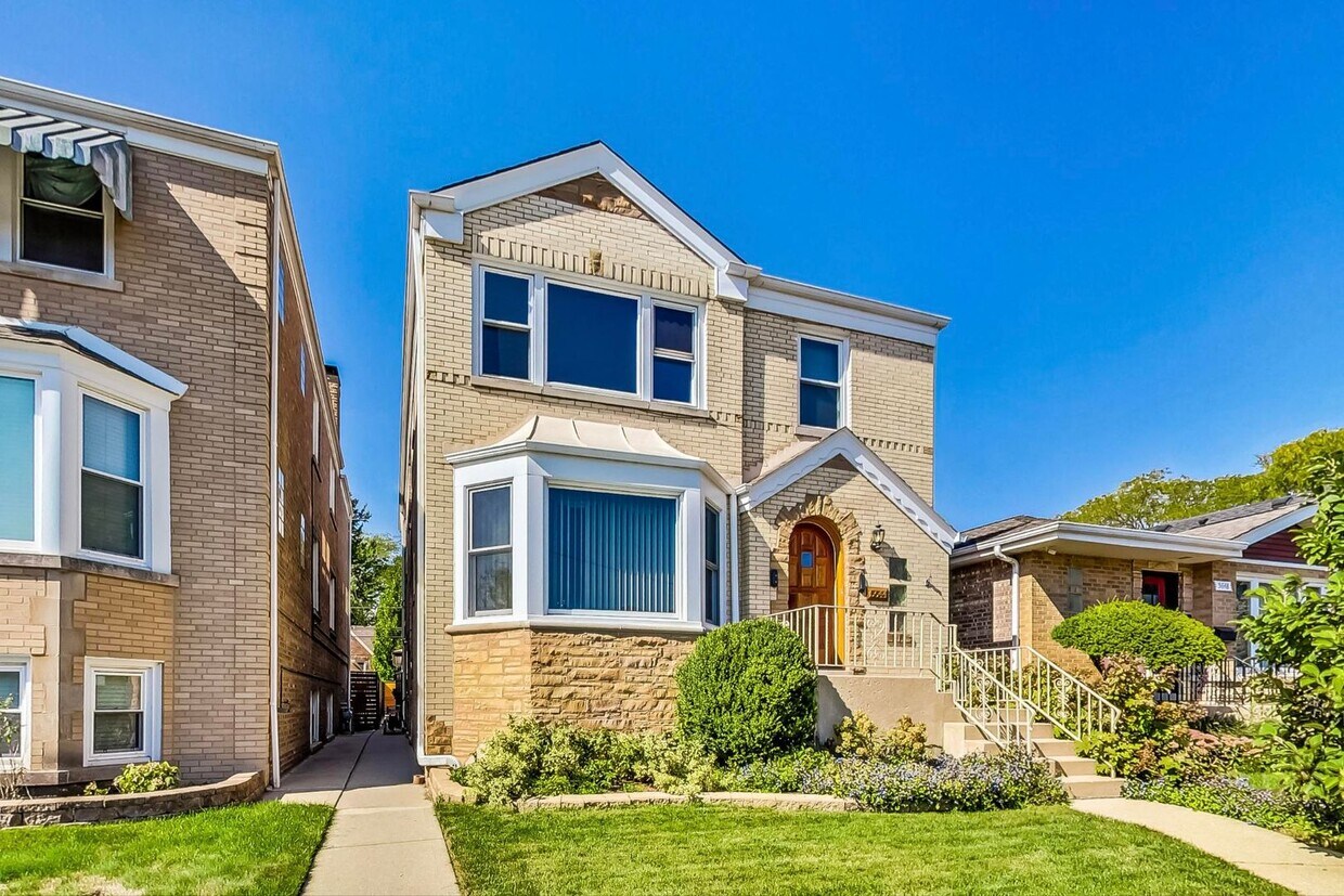 5644 N Meade Ave Unit 2, Chicago, IL 60646 Room for Rent in Chicago