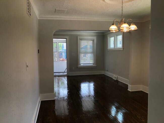 Foto del edificio - 541 E Breckenridge St