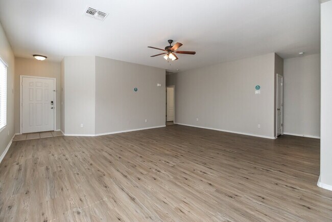 Building Photo - 751 E Horizon Heights Dr