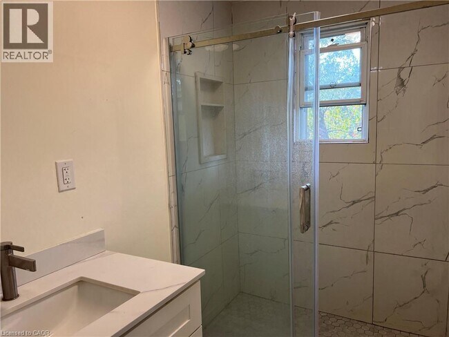 Photo du bâtiment - 1032 Mud St E