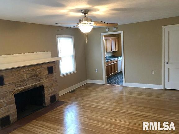 Living Room/Dining area - 123 Stahl Ave
