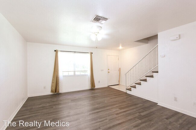 Building Photo - 2 br, 1.5 bath House - 3818 Red Oak Ct