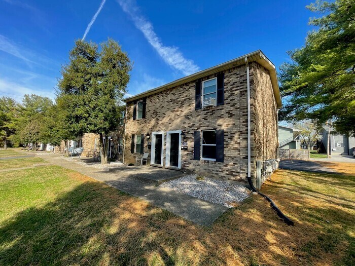 2BD/1.5BA Townhome Townhouse for Rent in Louisville, KY