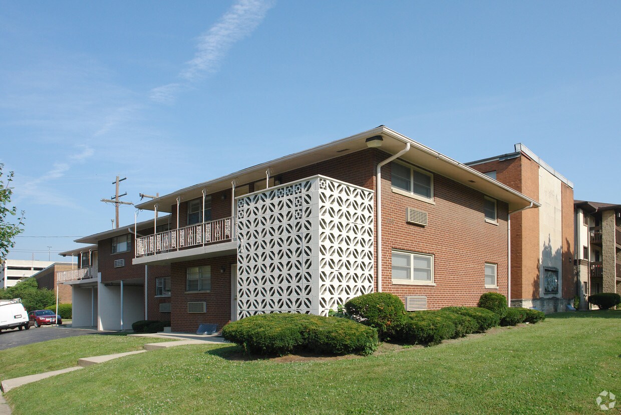 Primary Photo - 1519 Neil Ave
