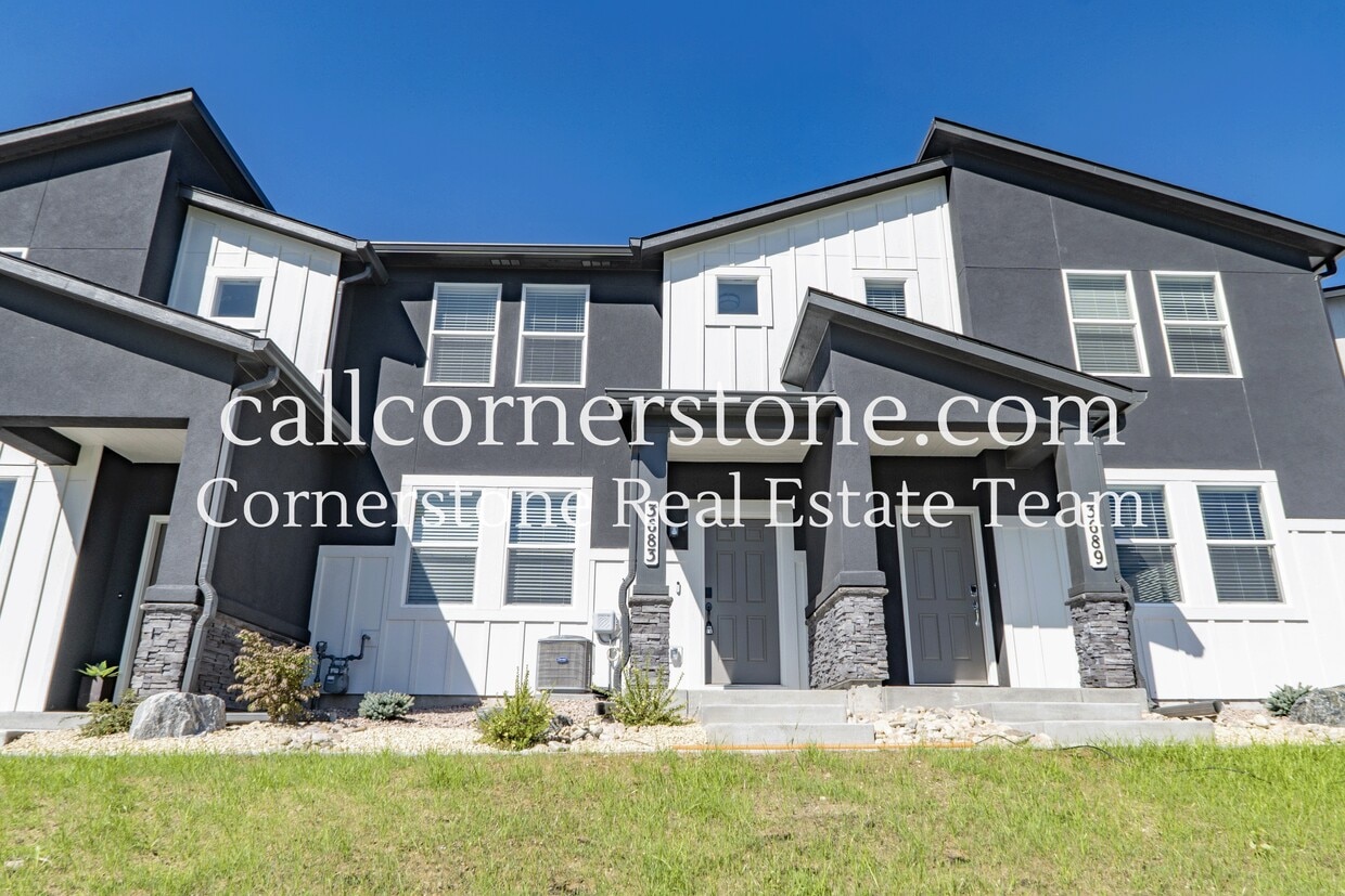 Photo - 3683 Levy Pk Dr (Colorado Springs, CO)