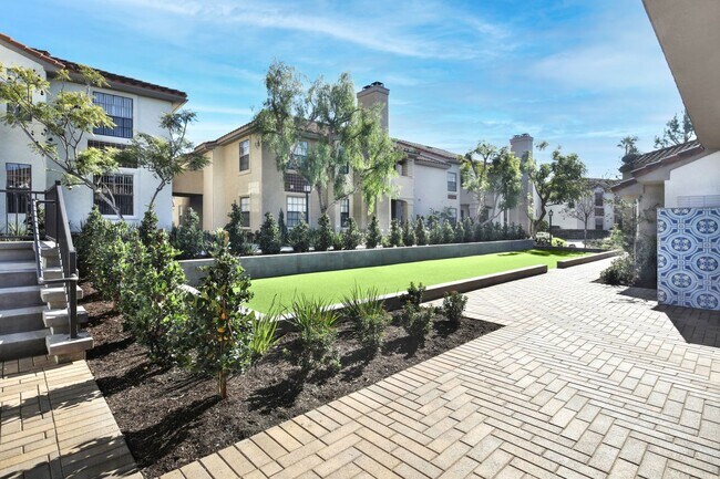 Interior Photo - Laguna Serrano