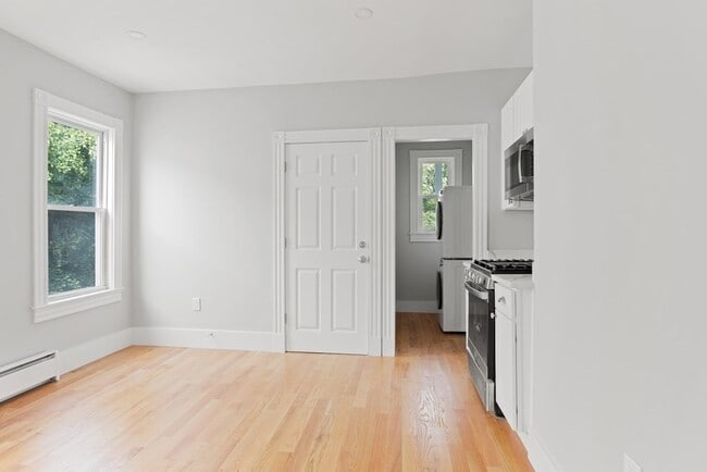 Building Photo - 422 Bowdoin St