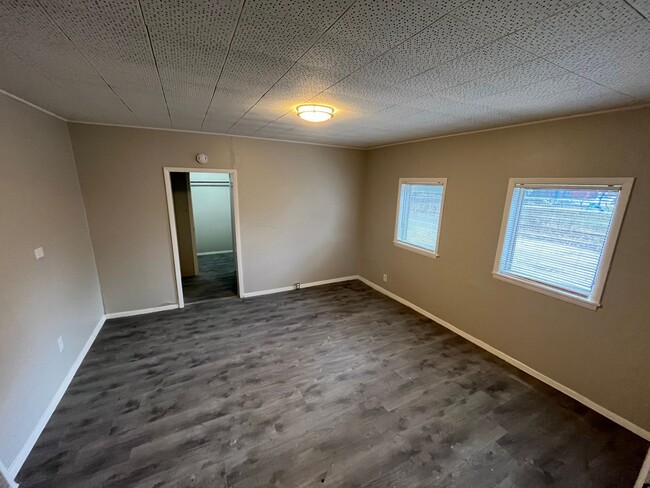 Foto del edificio - Renovated 3 bedroom 1 Bath with Detached G...