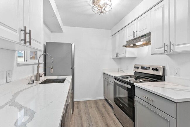 Building Photo - 2425 Spruce St