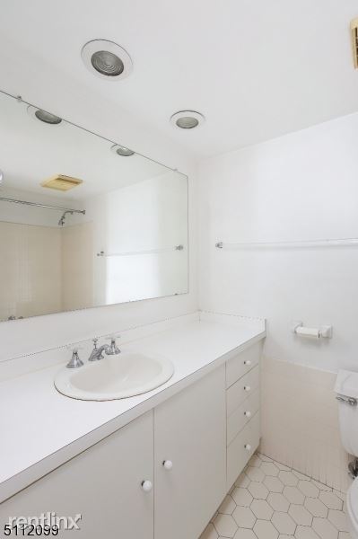Building Photo - 1 br, 1 bath House - 515 Trinity Pl Apt 2FN