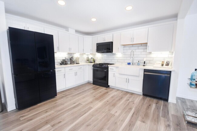 Building Photo - 32 Montego Ct