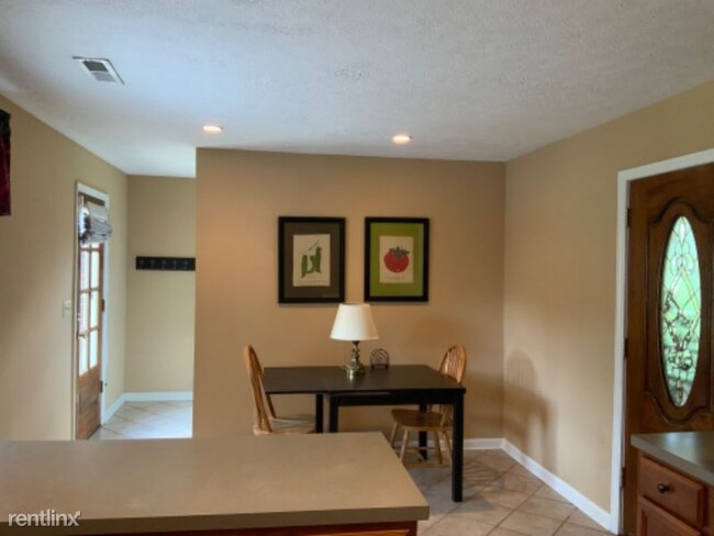 Building Photo - 4 br, 2 bath House - 355 Flushing Dr.