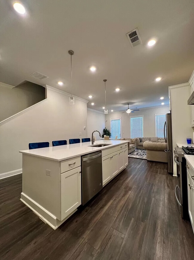 Building Photo - Room in Townhome on La Dawn Ln NW