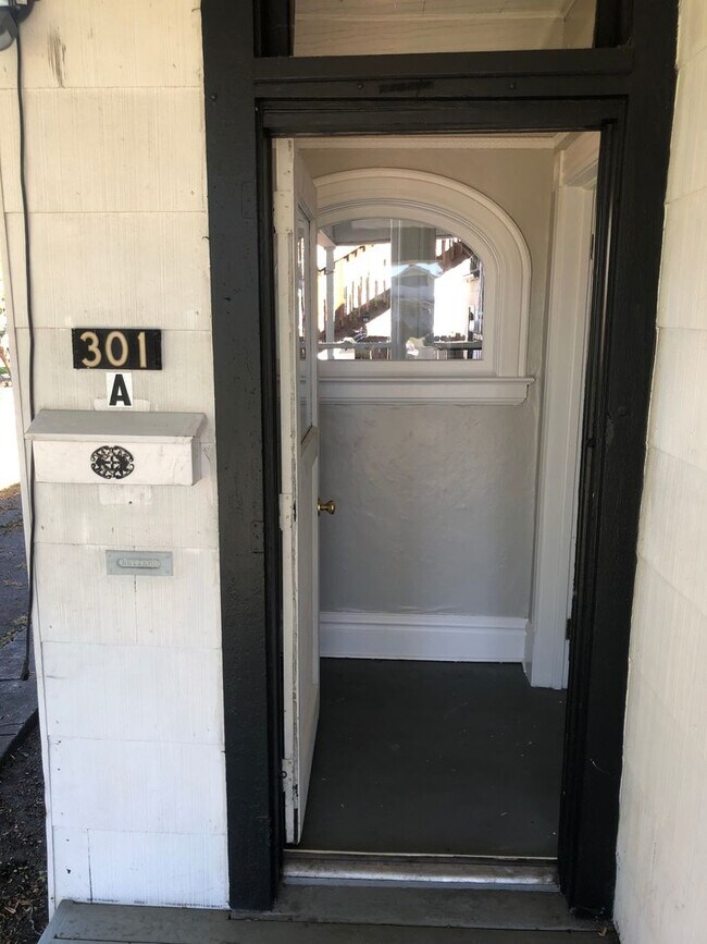 Foto del edificio - 301 E Nora Ave