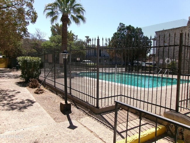 Building Photo - 6700 Escondido Dr